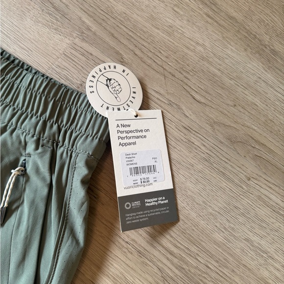 NWT Vuori dash shorts - Picture 4 of 4